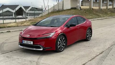Toyota Prius 2025 купить в Москве