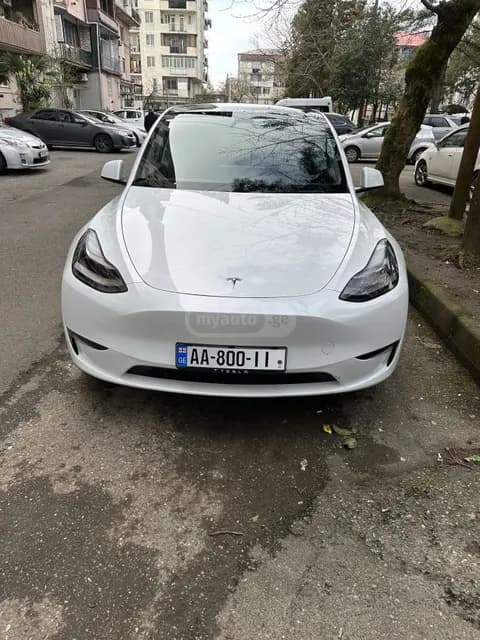 Tesla Model Y 2024 купить в Москве