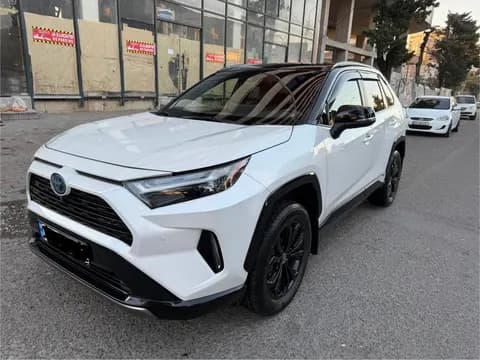 Toyota RAV 4 2024 купить в Москве