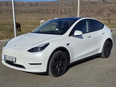 Tesla Model Y 2025 купить в Москве